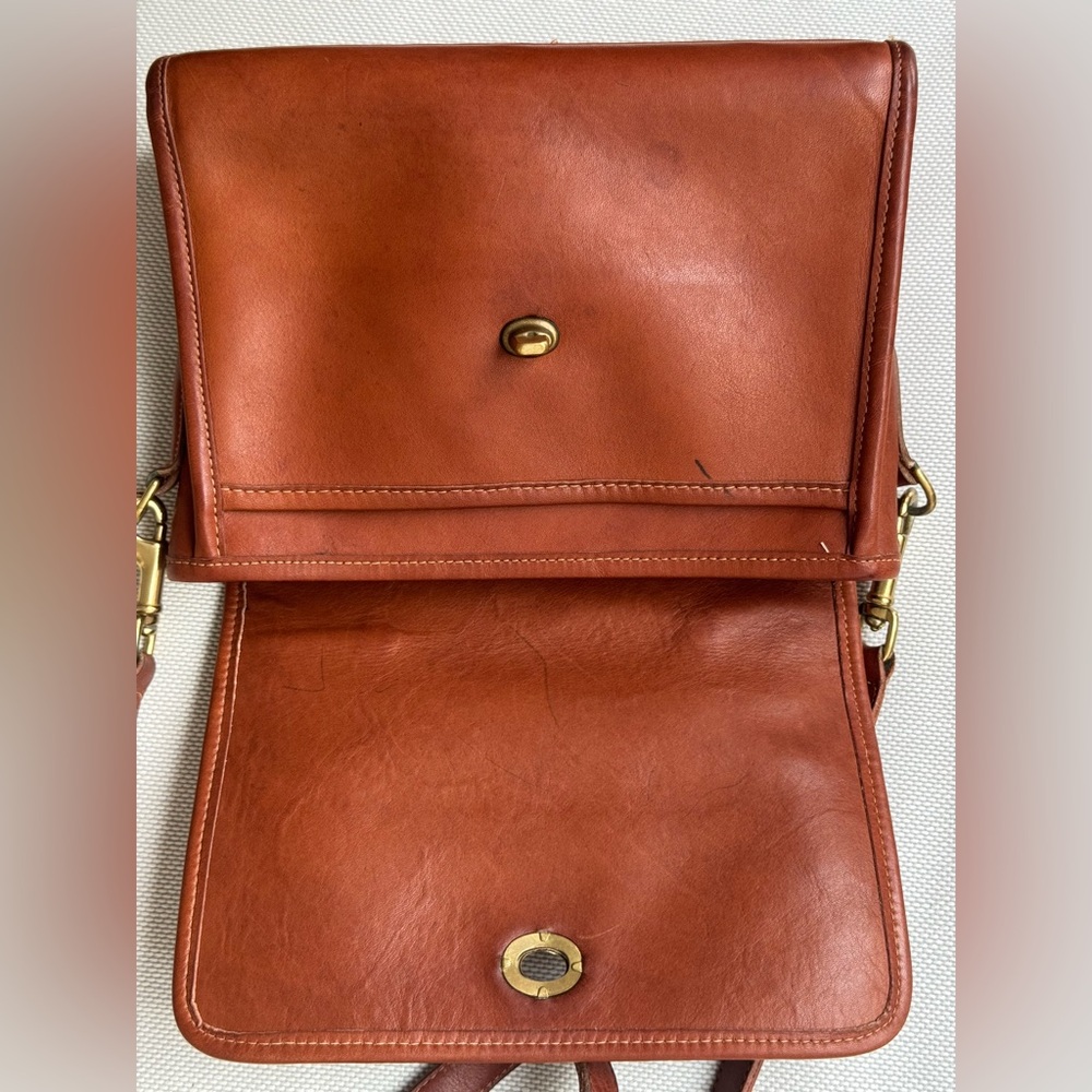 Vintage Coach Court Bag in British Tan 9870 - Picture 6 of 8